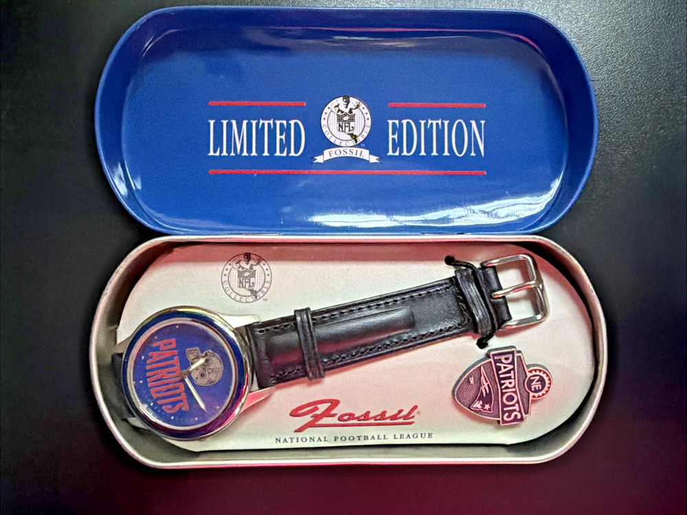 Vintage 1994 Fossil New England Patriots NFL Watch NIB COA Tin
